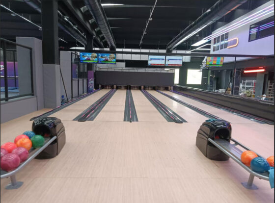 Italy - 5 Lanes Bowling Equipment in FEC