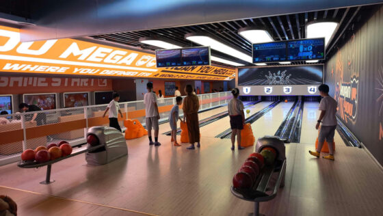 New 4 Bowling Lanes Draw Big Crowds at Suzhou Entertainment Center